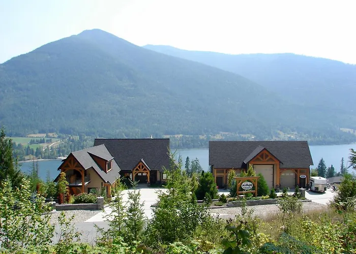 Kootenay Wild Guest Suites